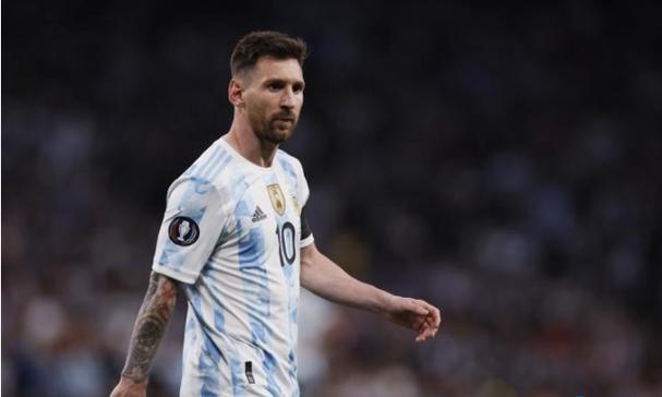 8人穿“警服”为婚礼开路?警方回应:处罚!